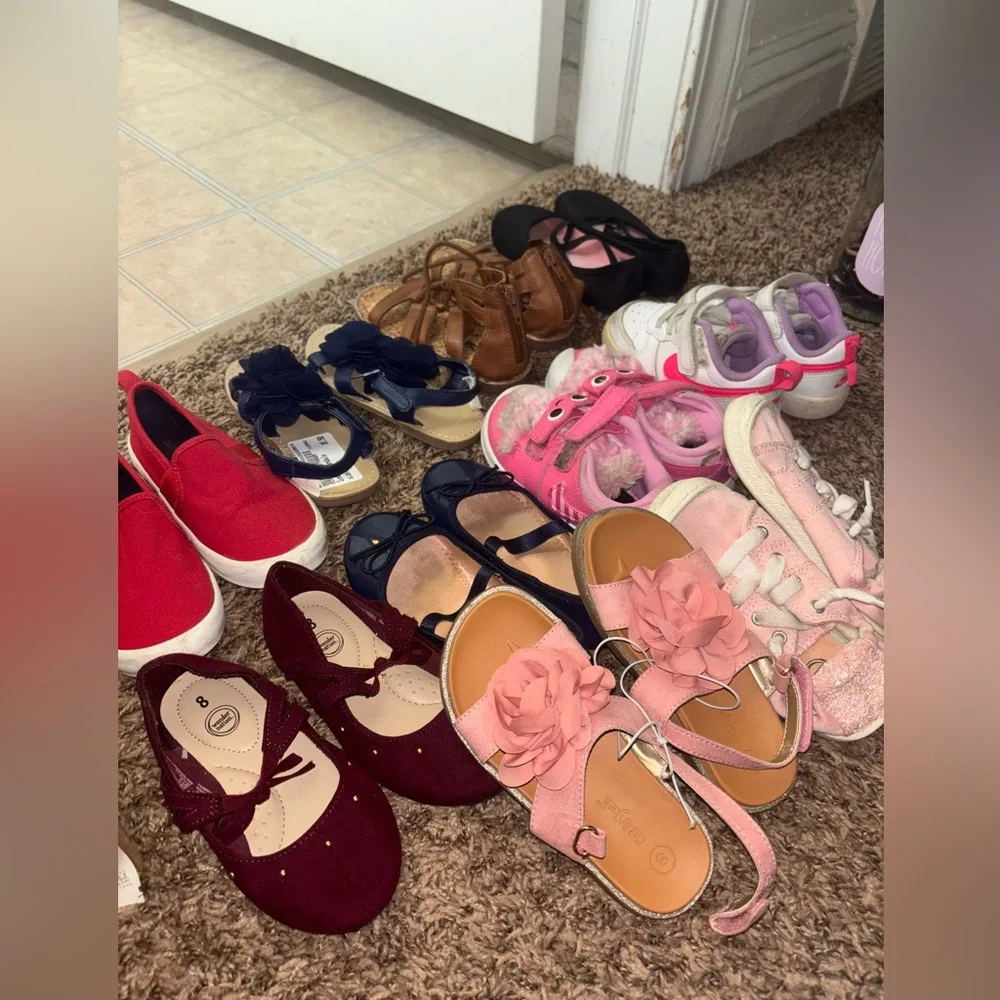 Tons of toddler dresses/shorts/shirts/shoes! Most size 4 with some 5 - Picture 3 of 4